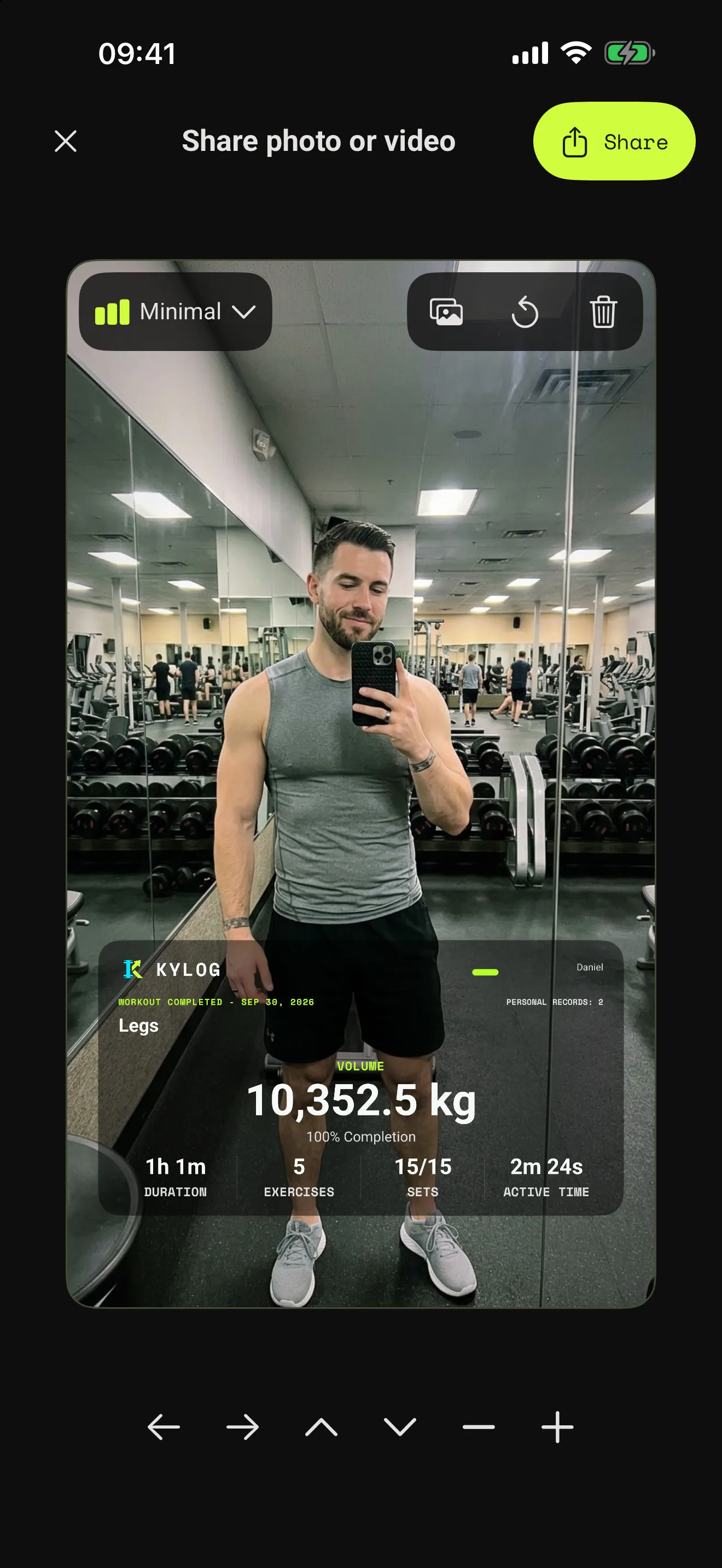 Kylog photo-sharing editor with workout statistics over a gym photo.